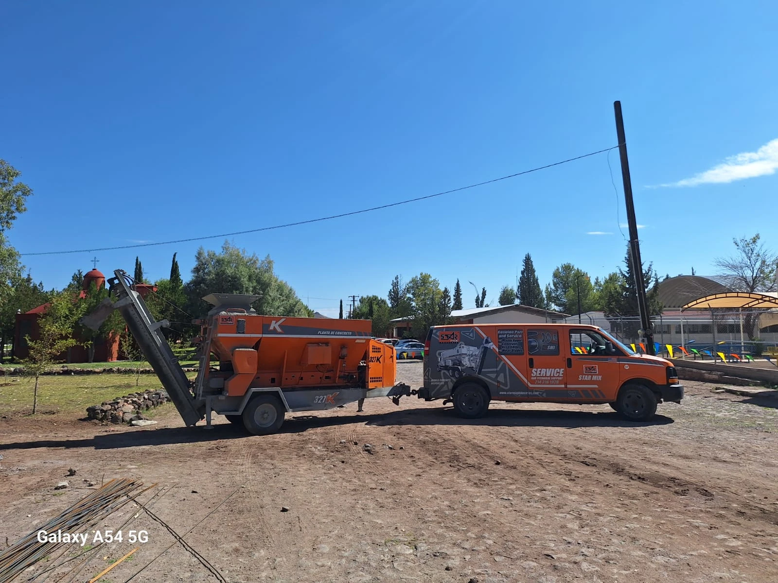 327KMobile volumetric mixer - angle view