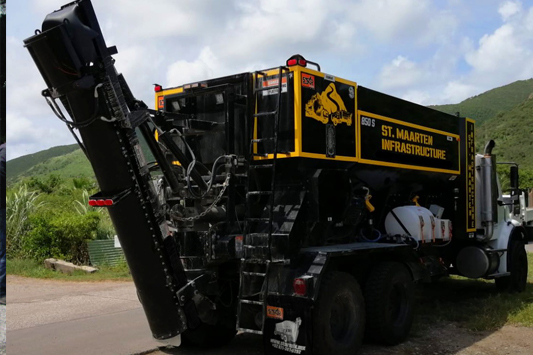 850 S heavy-duty 12-inch mixing auger and modular body system