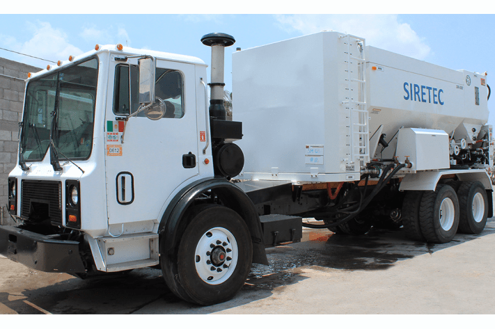 880 S volumetric plant delivering 104 cubic yards per hour on-site
